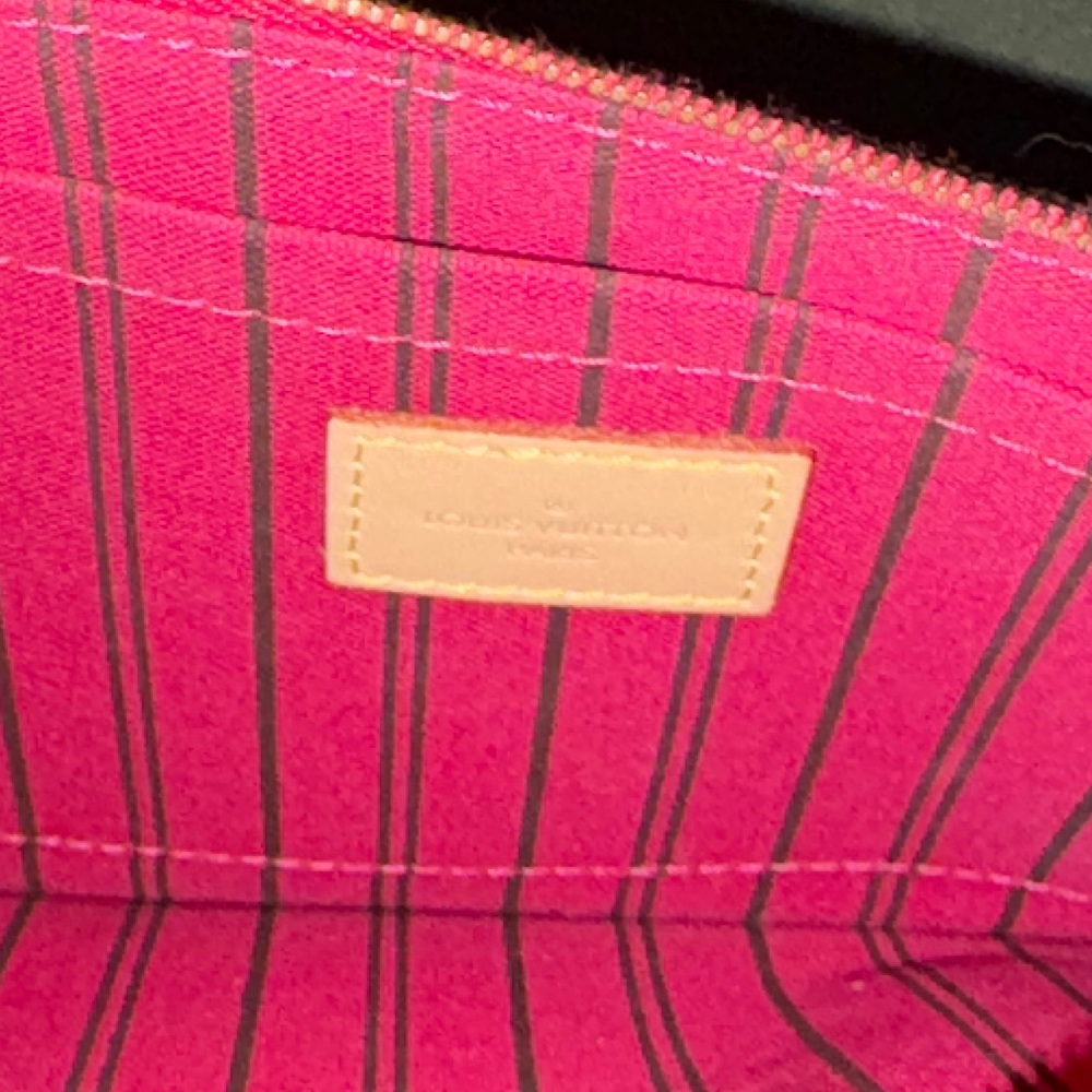 NEW Louis Vuitton Neverfull Wristlet - Picture 5 of 7